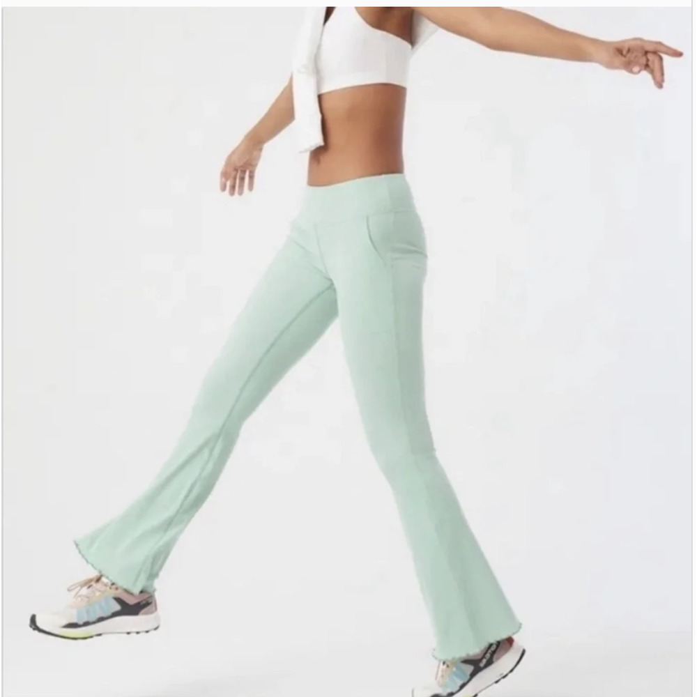 Outdoor Voices Leggings Medium Mint Green SuperForm Ribbed Flare High Rise Yoga